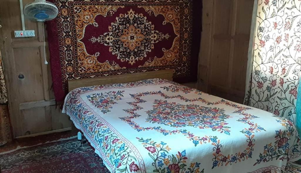 Hôtel Houseboat - City Of Kashmir à Srīnagar Extérieur photo