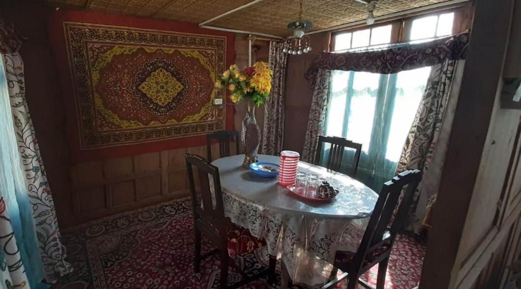Hôtel Houseboat - City Of Kashmir à Srīnagar Extérieur photo