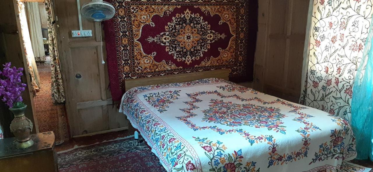 Hôtel Houseboat - City Of Kashmir à Srīnagar Extérieur photo